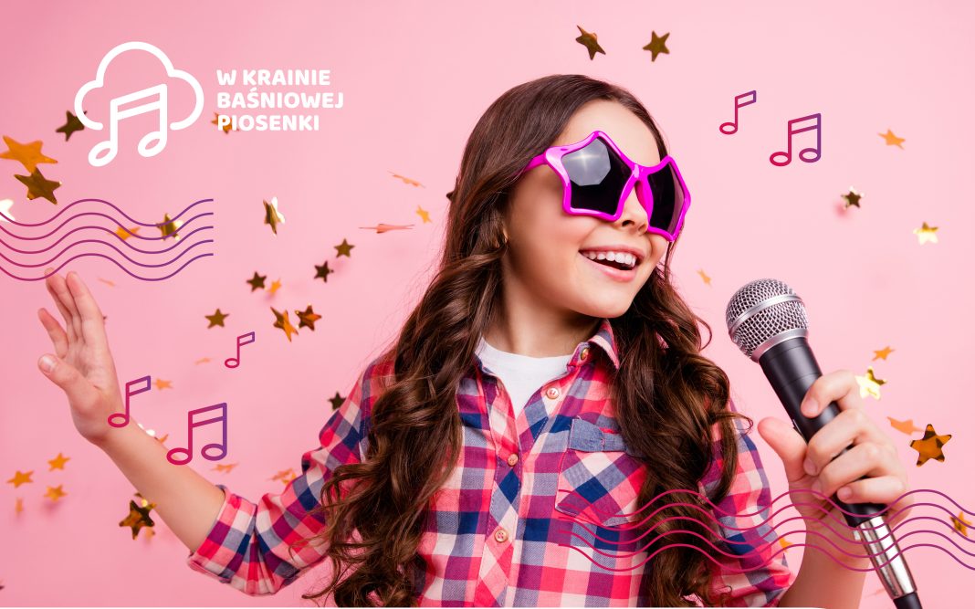 Plakat zapowiadający Festiwal W Krainie Baśniowej Piosenki 2022. Dziewczynka śpiewa do mikrofonu.