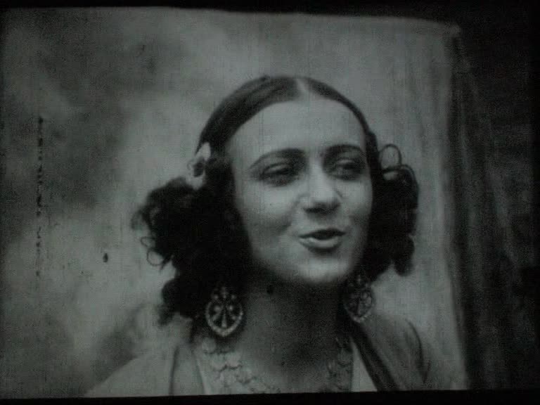 Kadr z filmu Cyganka Aza
