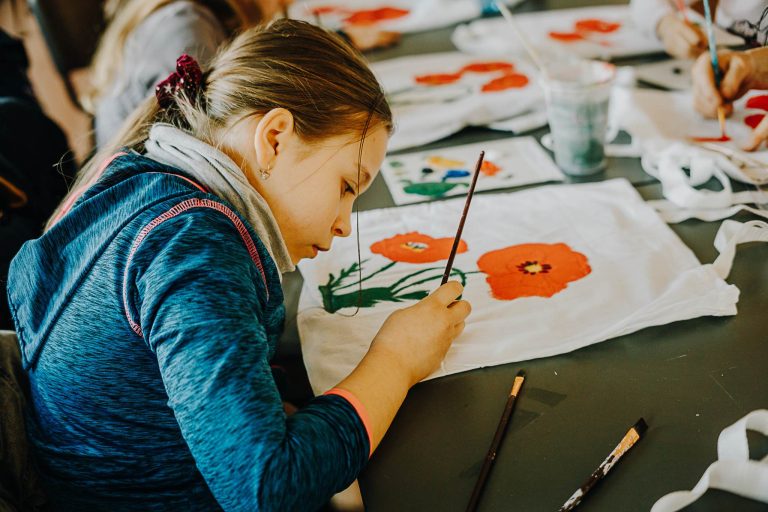 Biało – czerwone warsztaty w DK Zarzecze