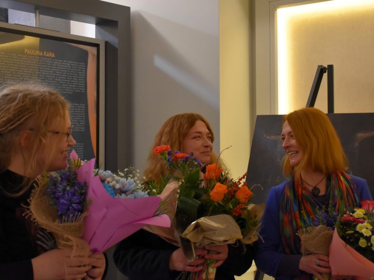 Relacja z wernisażu wystawy „Anioły, fantasmagorie i my”.