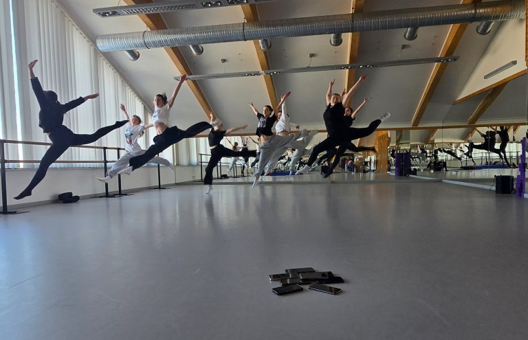 ODCIĄGAMY OD TELEFONÓW – PRZYCIĄGAMY DO ŚWIATA SZTUKI